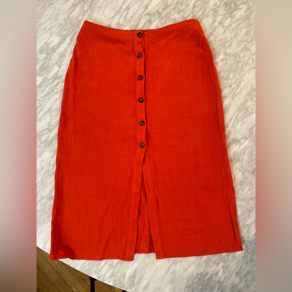 Lulu’s Button-Down Linen Midi Skirt